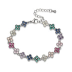 Bracelet fin Ambre & Lune en laiton, fleurs serties de strass CZ colorés, finition argentée, fermoir ajustable