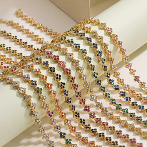 Collection de bracelets fins Ambre & Lune, finitions argentée et dorée, fleurs en strass CZ multicolores